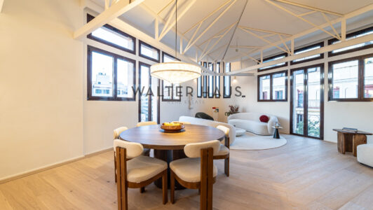 52A44924241-4.jpg