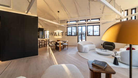 52A453939-3.jpg