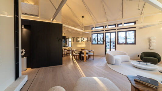 52A45405278-3.jpg