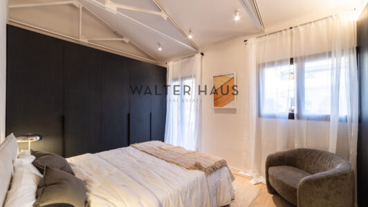 52A45685605-4.jpg