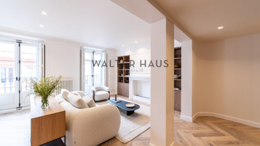 52A50906285-1.jpg