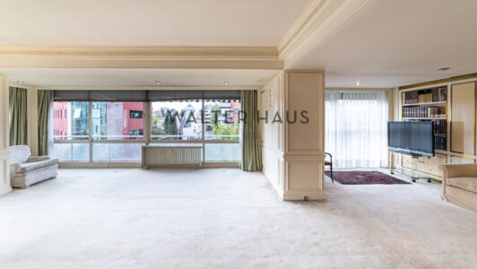 52A53553515-2.jpg