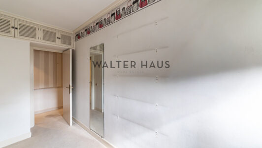52A53722848-2.jpg