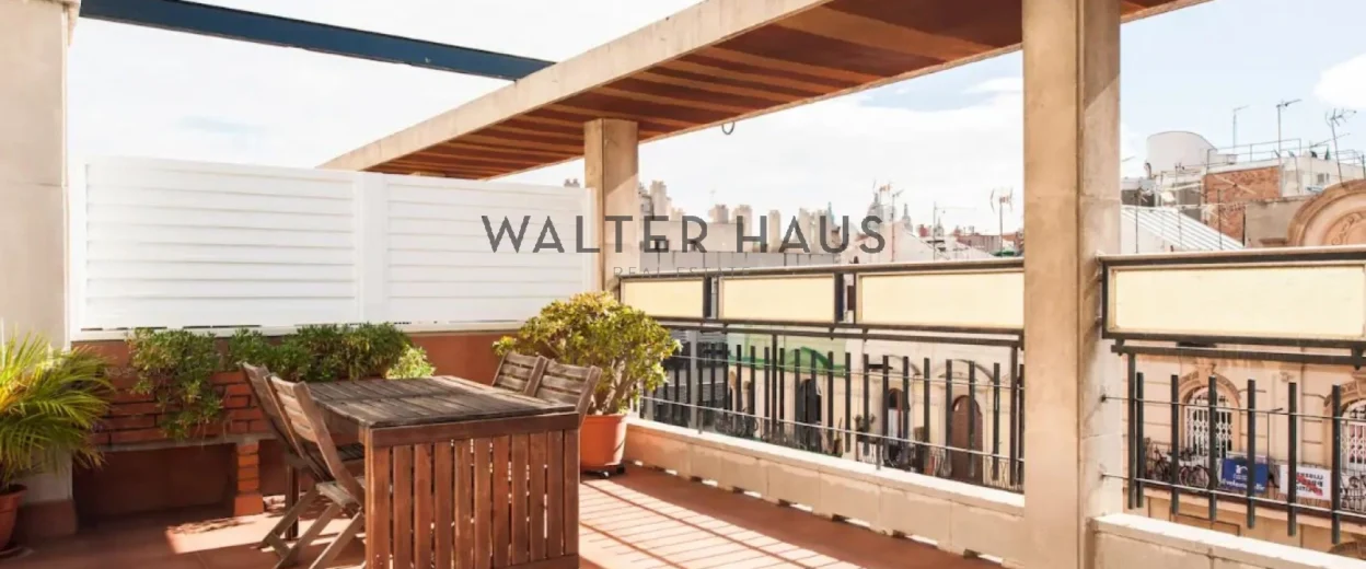 Àtic amb terrassa en venda a Sant Antoni, Barcelona