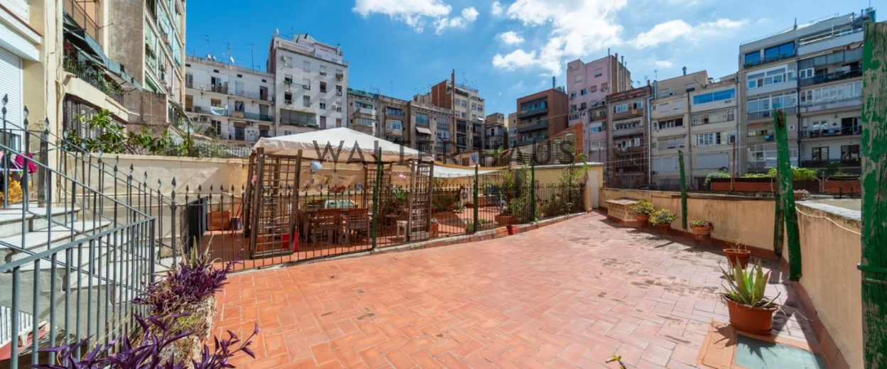 Apartment to renovate in a royal estate in L’Eixample, Barcelona