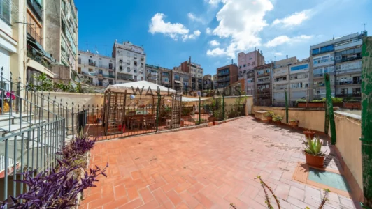 Piso a reformar en finca regia en L’Eixample, Barcelona