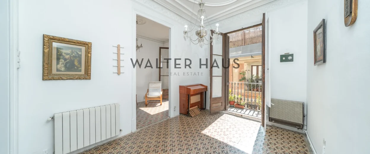 Exclusive apartment for renovation in Sant Pere Mes Alt, Barcelona