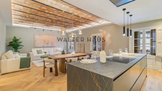 Appartement lumineux et rénové avec vue sur la cathédrale de Barcelone