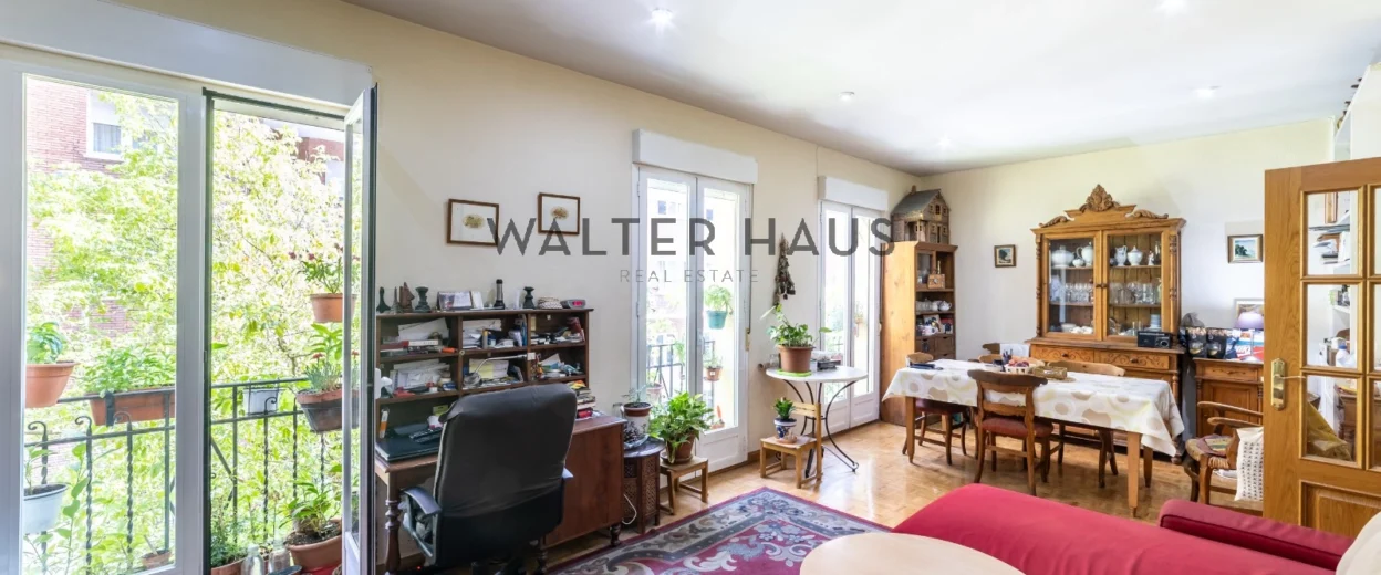 Exterior apartment for sale to renovate in Ríos Rosas, Madrid