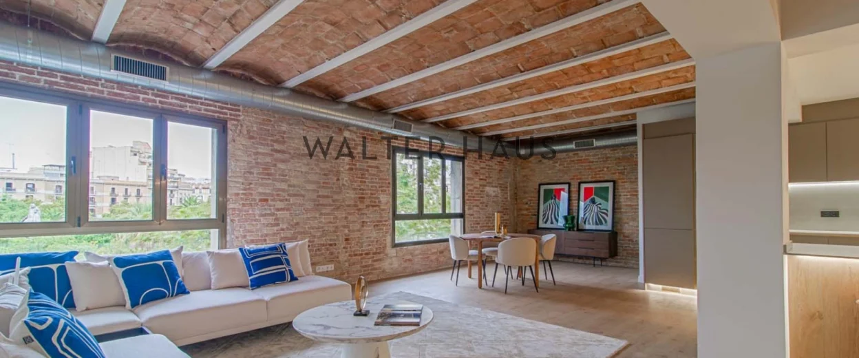 Grand appartement rénové sur la Plaza Tetuán, Barcelone