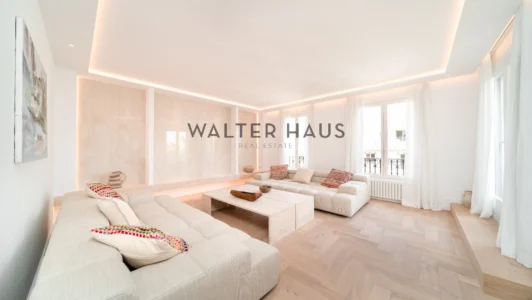 Luxury renovated penthouse with terrace in a classic 1900 building in the Eixample district of Barcelona