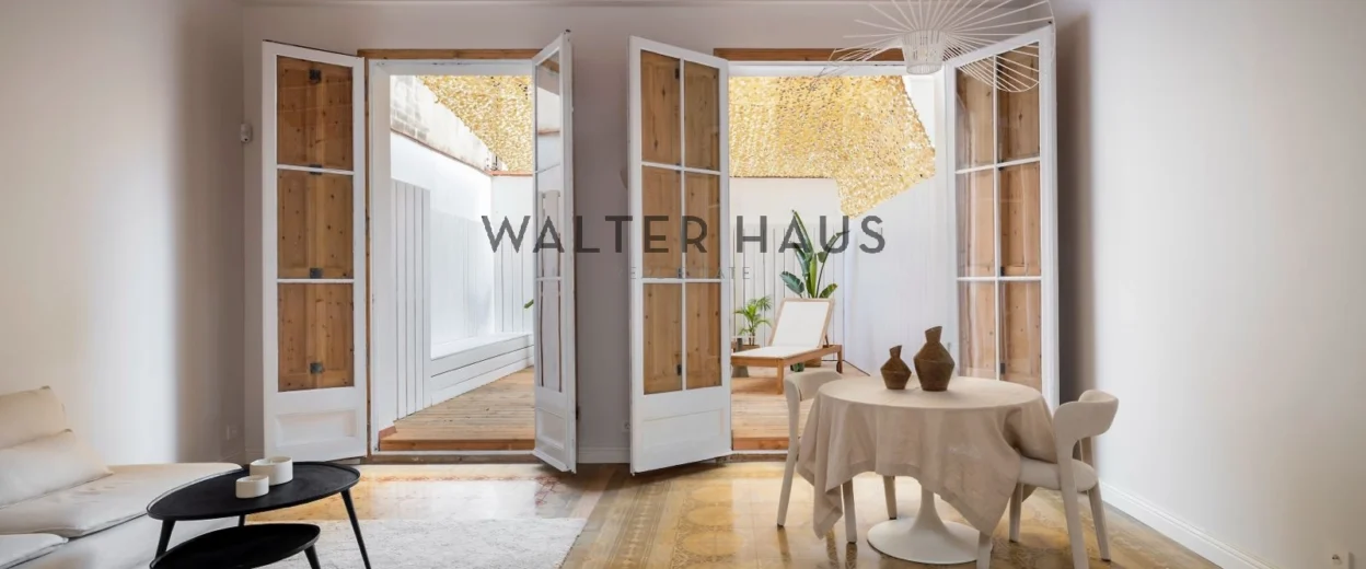 Exclusive renovated apartment with private terrace for sale in L’Eixample, Barcelona