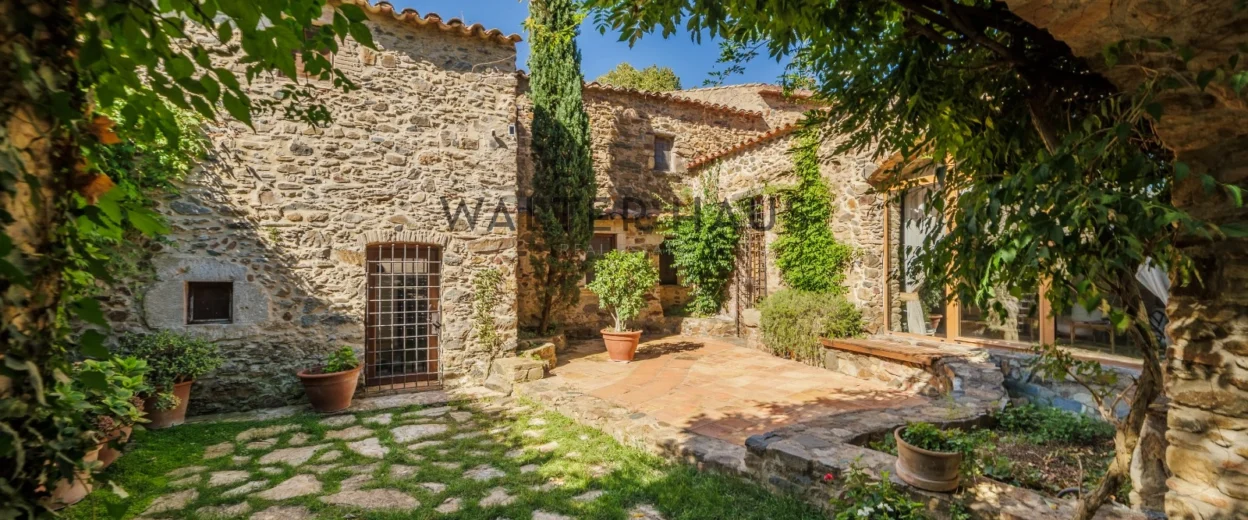Empordanese farmhouse, Vall Llobrega