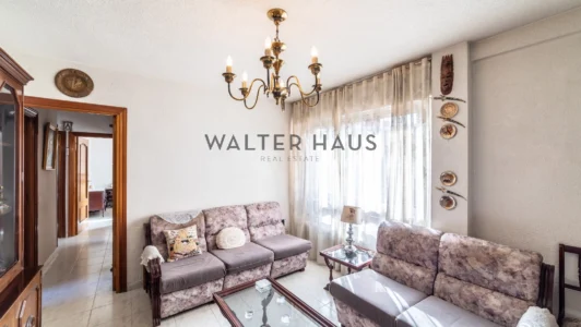 Appartement à vendre à rénover à Entrevias, Madrid.