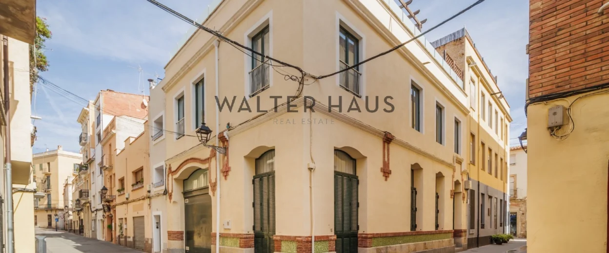 Modernist house cataloged with a tourist license, Sant Feliu de Guixols