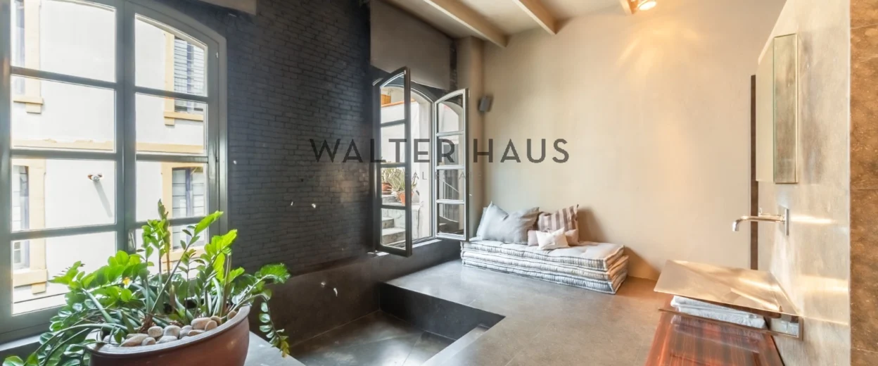 Luxury penthouse with terrace in Passatge Sert, Barcelona