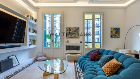 Appartement rénové avec terrasse privée dans le quartier de l’Eixample à Barcelone