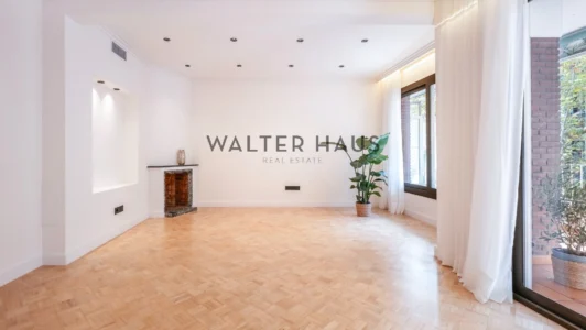 Pis reformat amb terrassa a Enric Granados