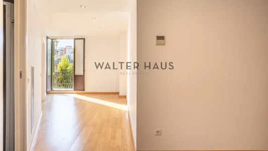 Appartement à vendre avec terrasse dans un immeuble moderniste du quartier de l’Eixample à Barcelone