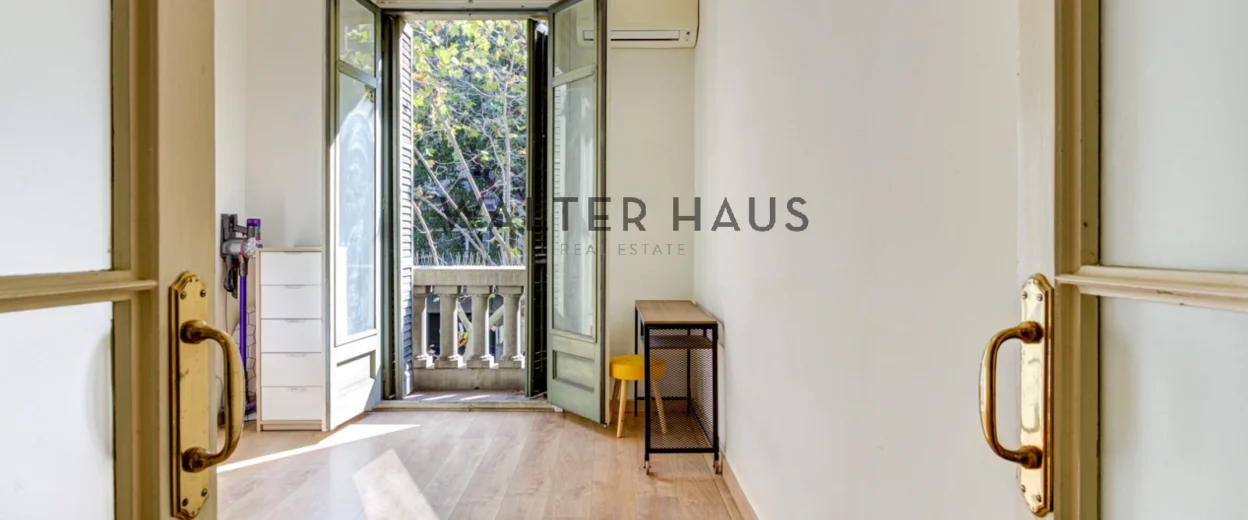 Pis en finca règia a poca distància a peu de Passeig de Gràcia, Barcelona