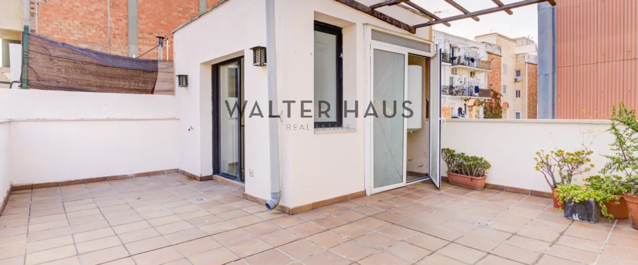 House for renovation for sale in Gracia, Barcelona