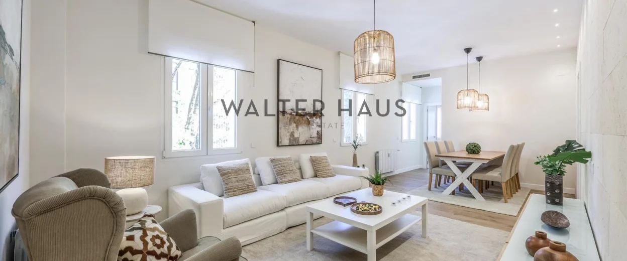 Appartement rénové à vendre à Jerónimos, Madrid.