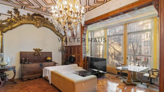 Piso en venta en finca regia en L’Eixample Dreta, Barcelona