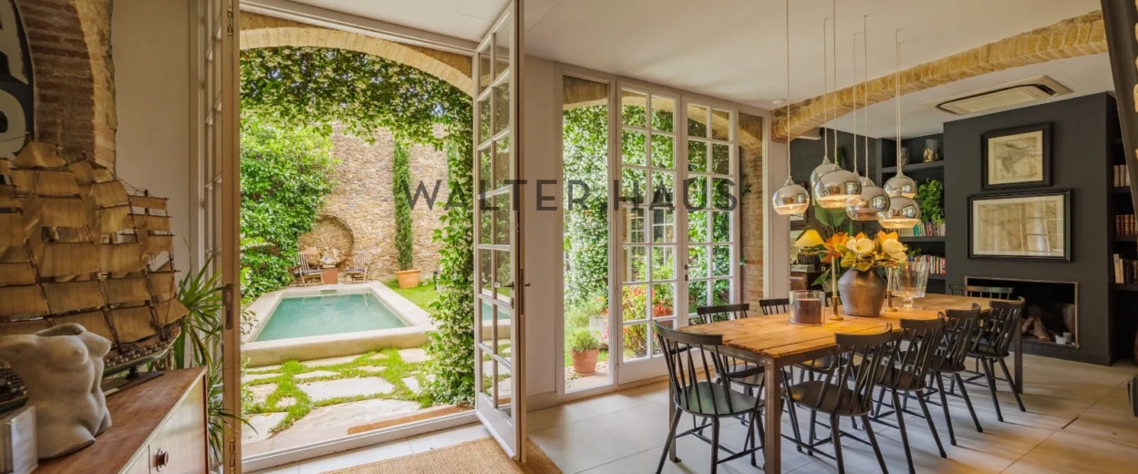 House – Boutique Hotel in Corçà, Girona