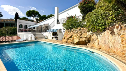 Maison moderne offrant une vue panoramique exceptionnelle sur la Méditerranée à Puig Romà, Playa de Aro