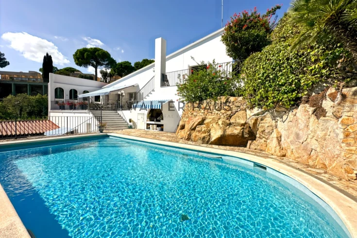 Modern house with extraordinary panoramic views of the Mediterranean in Puig Romà, Playa de Aro