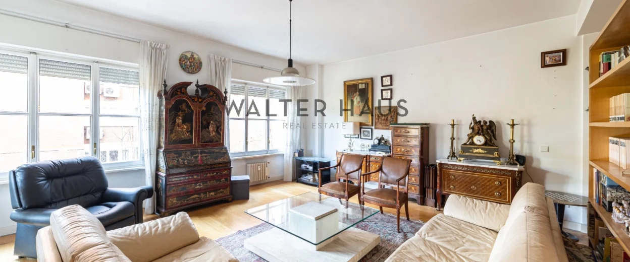 Apartment for renovation for sale in Vallehermoso, Madrid