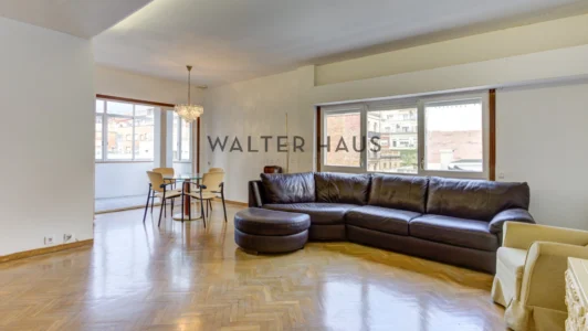 Piso en venta con parking privado en Galvany, Barcelona