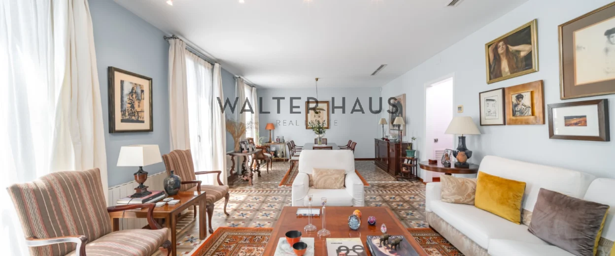 Appartement rénové dans un bâtiment historique à Dreta de l&rsquo;Eixample, Barcelone