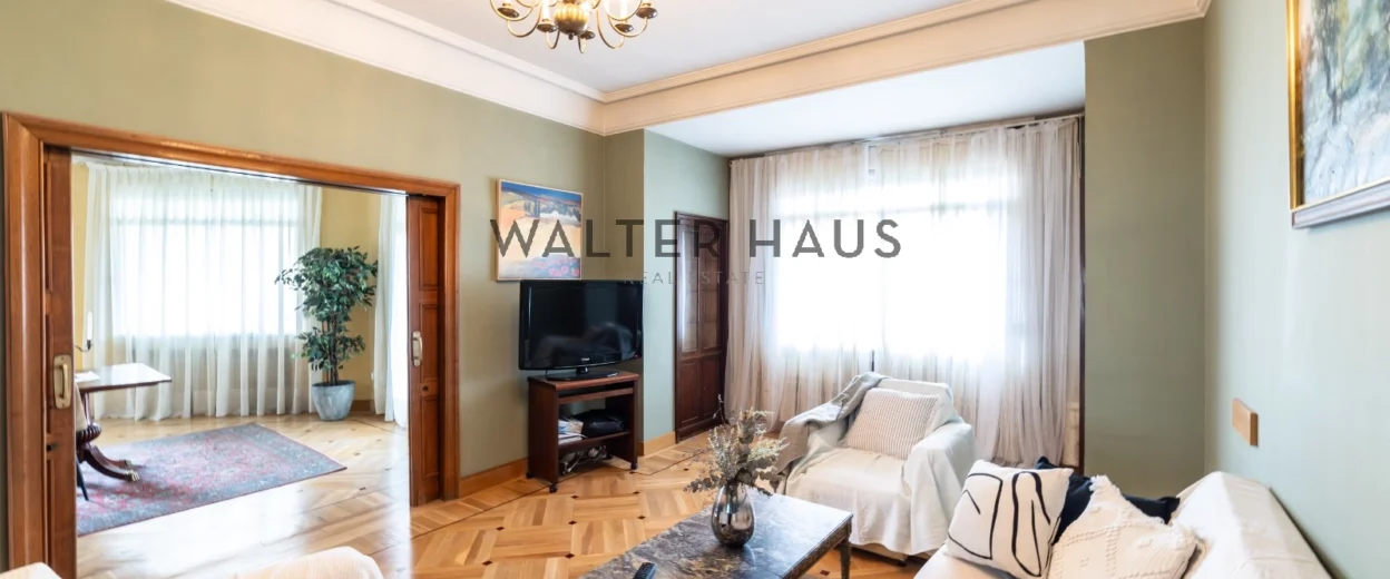 Ampli pis a reformar amb terrassa a Guindalera, Madrid.