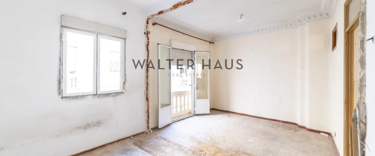 Apartment for sale to be renovated in Goya, Madrid.