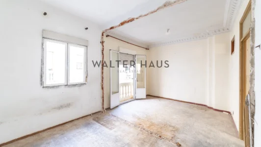 Piso en venta a reformar en Goya, Madrid.