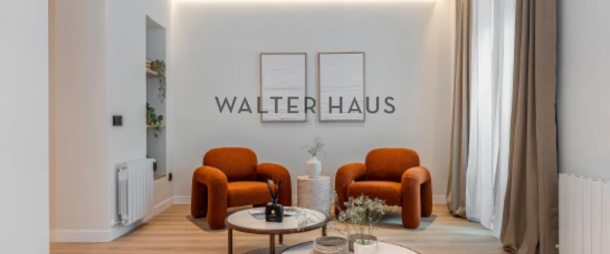 Apartment for sale, exterior renovated in Malasaña, Madrid.