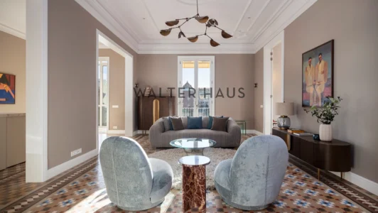 Apartment under renovation with private terrace on Rambla Catalunya, Barcelona