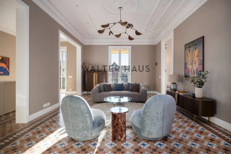 Appartement en rénovation avec terrasse privée sur la Rambla Catalunya, Barcelone