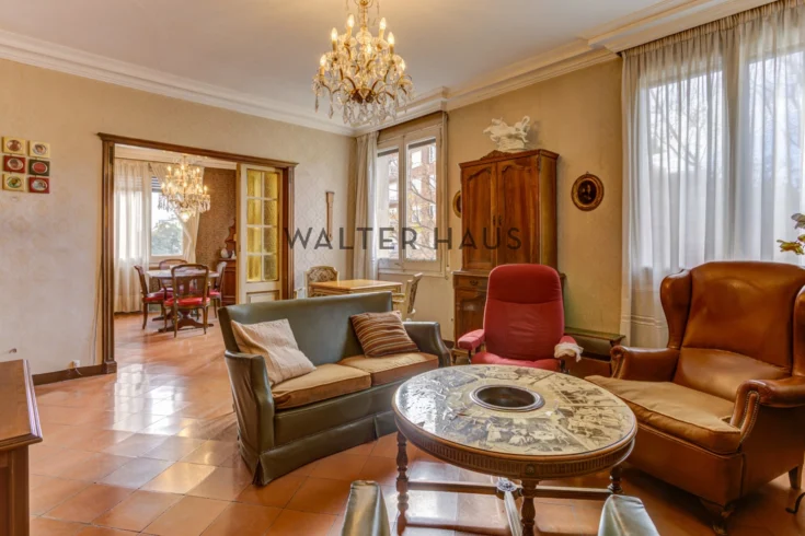 Apartment to renovate in a stately building in Bonanova, Barcelona
