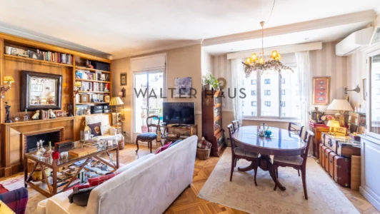 Pis a reformar amb molt bona entrada de llum natural a zona Llista, Madrid.