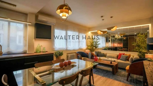 Appartement à vendre, rénové, avec place de parking dans un immeuble à Recoletos, Madrid.