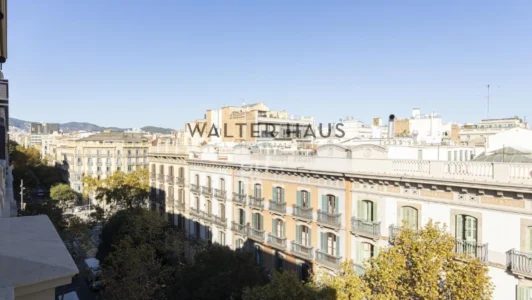 Àtics d´obra nova en finca règia a dues passes de Passeig de Gràcia