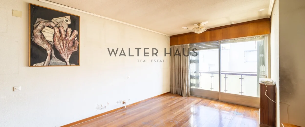 Apartment for renovation for sale in Arapiles, Madrid