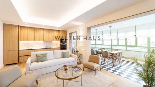 Penthouse rénové à vendre avec terrasse et débarras à Lista, Madrid