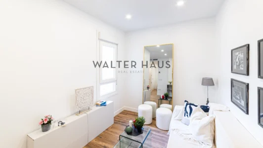 Appartement confortable et rénové, prêt à emménager, situé à Goya, Madrid.