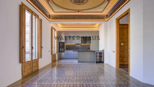 Piso reformado en venta en finca regia en Balmes, Barcelona