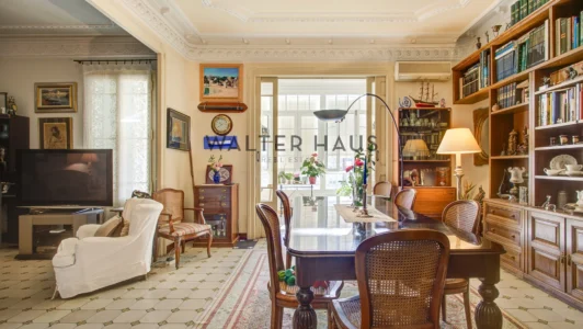 Appartement avec deux expositions à rénover à vendre à L’Antiga Esquerra de l’Eixample, Barcelone