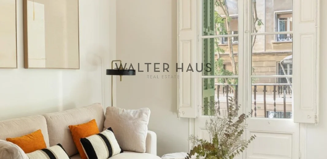 Renovated apartment for sale in Sant Antoni, Barcelona