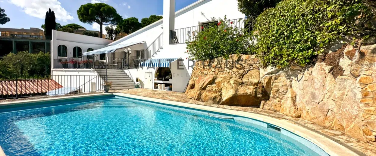 Maison moderne offrant une vue panoramique exceptionnelle sur la Méditerranée à Puig Romà, Playa de Aro